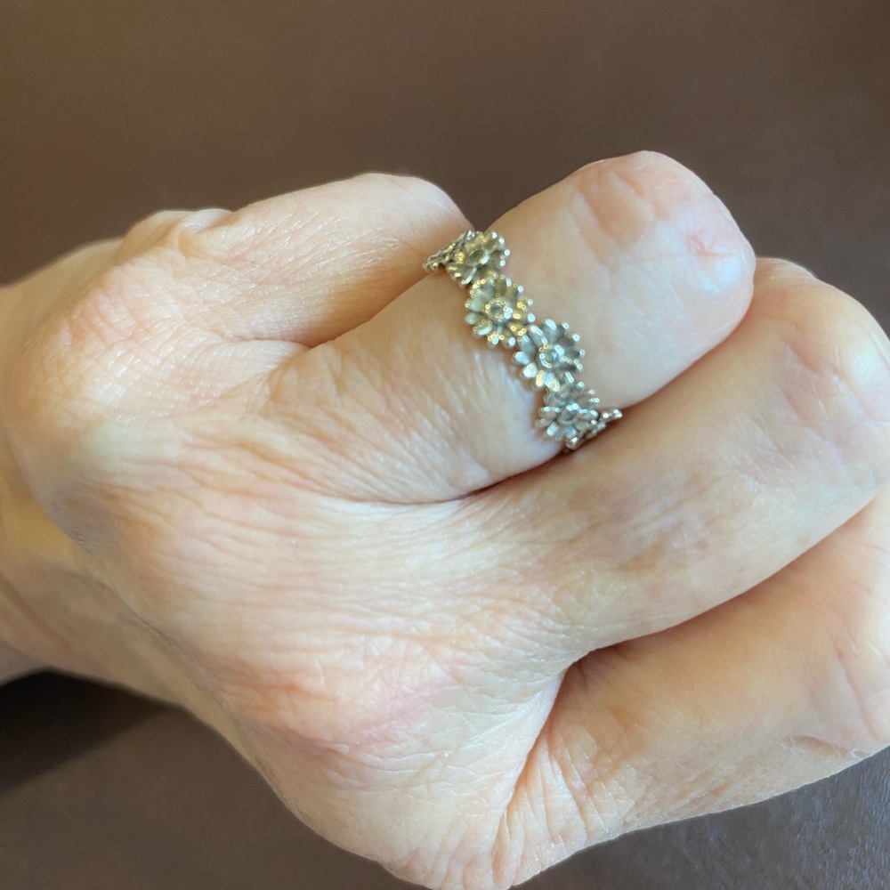 Pandora Silver Daisy Ring NWOT
